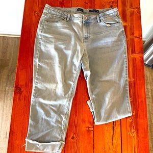 NWOT J.Jill Petite Cropped Jeans
